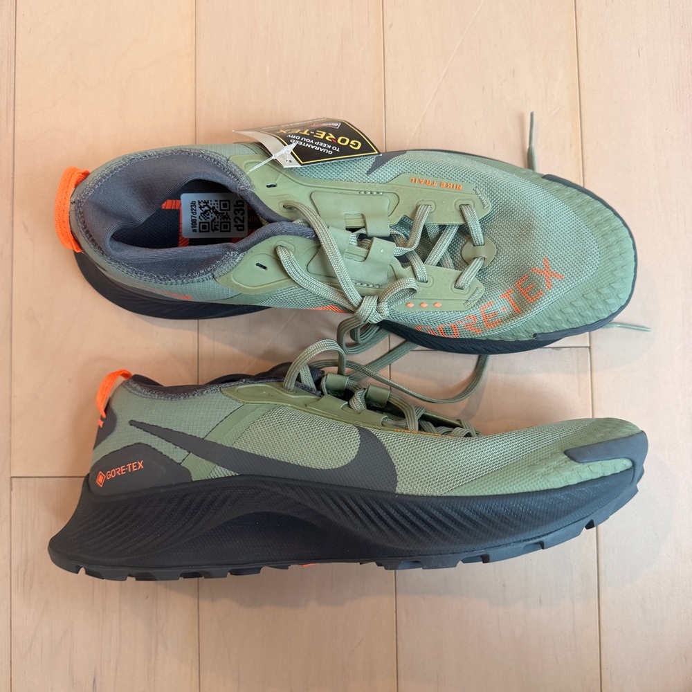 Nike Men Size 11 Athletic Shoes GORE-TEX Olive Green with Orange Accents